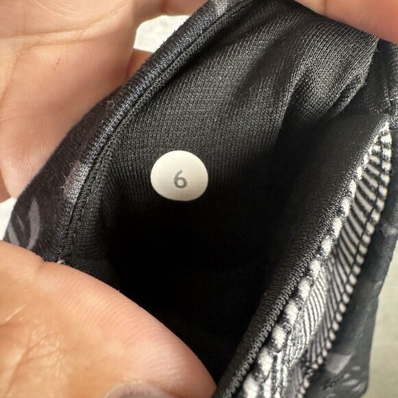 Lululemon Womens 6 Black Gather and Crow Crop Leggings Split Hem Athletic Pants - Picture 7 of 8